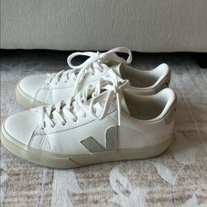 Veja Sneakers US7 Women’s